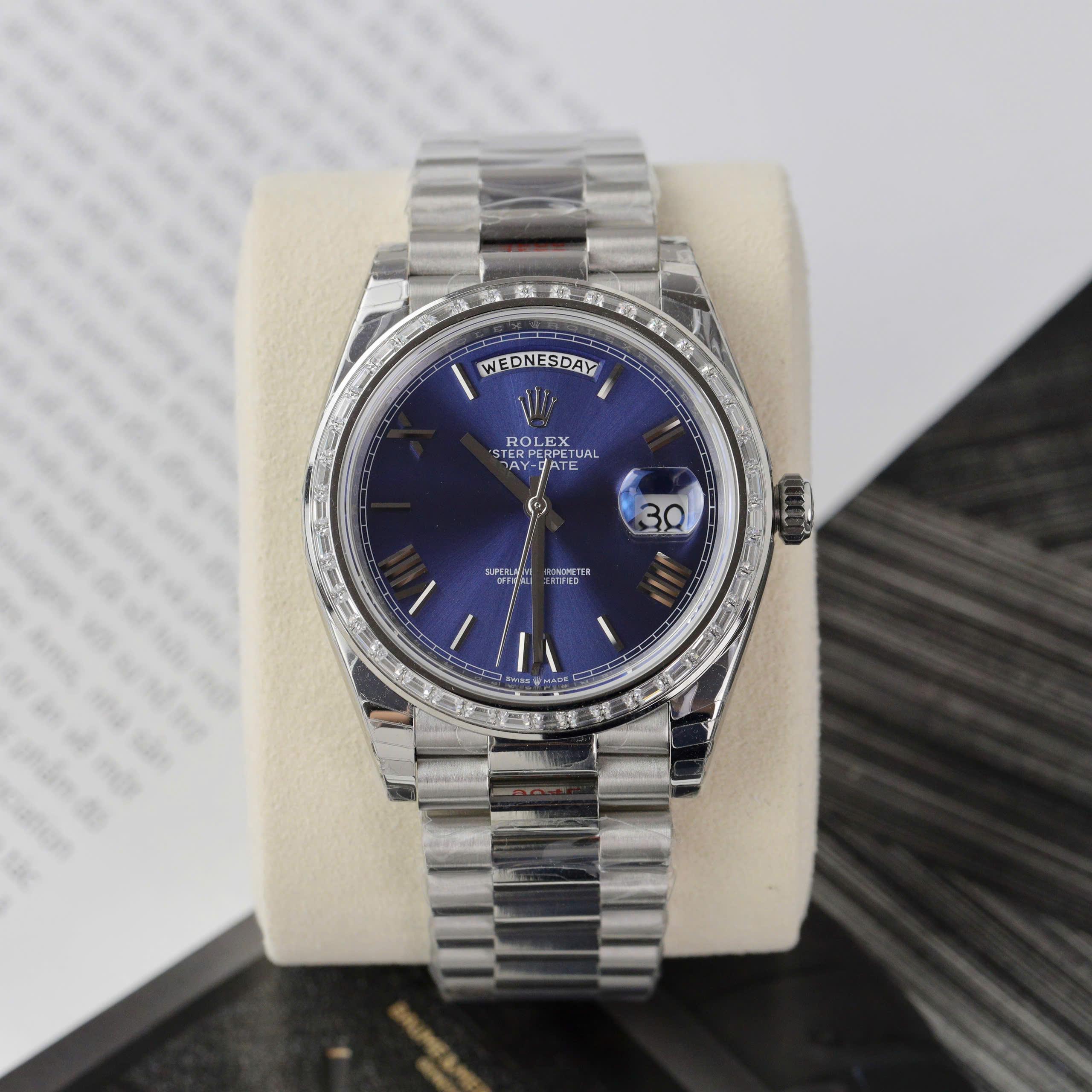 Đồng hồ Fake 11 Day-Date mặt xanh blue đính đá baguette nhà máy EW 40mm