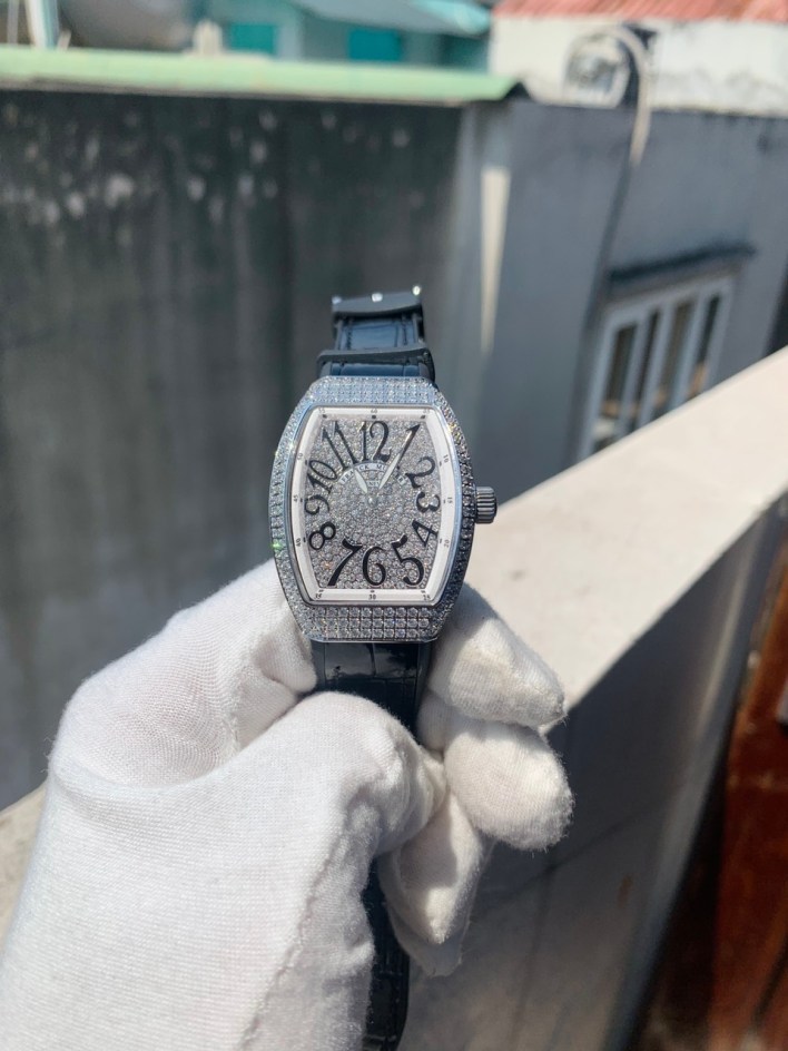 Đồng hồ Franck Muller nữ dây cao su màu đen V32 đính full đá Swarovski 