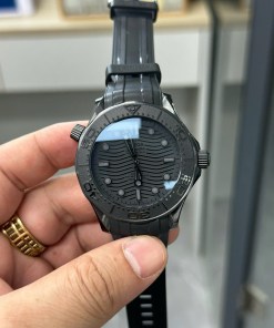 Đồng hồ Omega Seamaster chế tác vỏ gốm đen máy cơ Thuỵ Sỹ VS Factory 42mm 