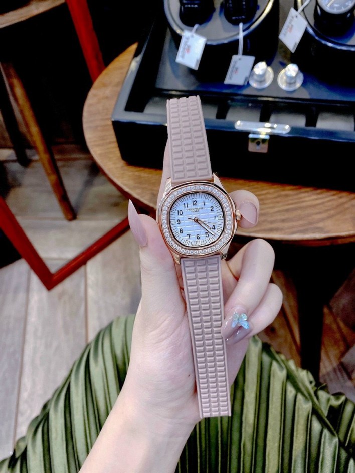 Đồng hồ Patek Philippe Aquanaut Super Fake Nhật Nam Máy Cơ 40mm 