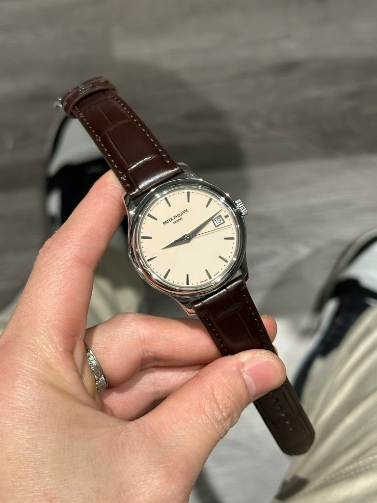 Đồng hồ Patek Philippe Calatrava 5227 Replica 1 1 dây da nhà máy 3K 39mm 