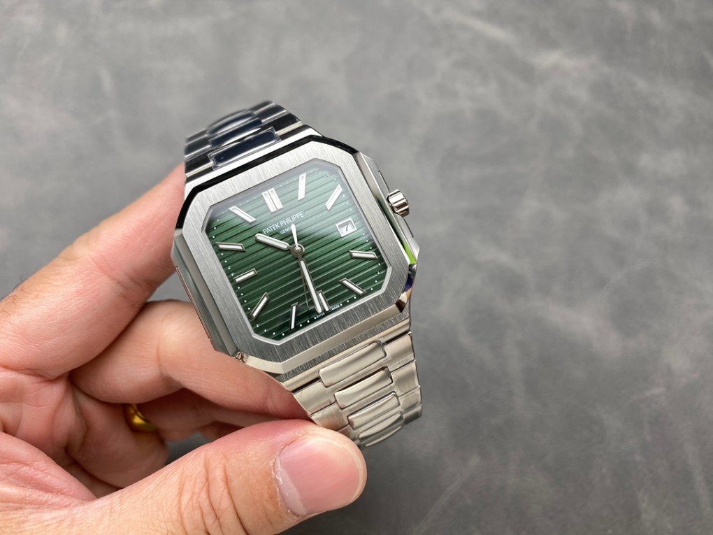Đồng hồ Patek Philippe Cubitus 5821 Rep 11 mặt vuông màu xanh lá cây 45mm 