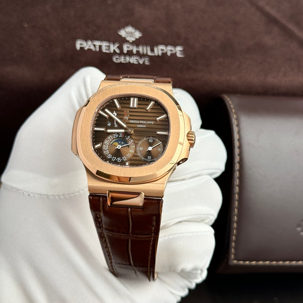 Đồng hồ Patek Philippe Nautilus 5712 Rep 11 mặt nâu dây da nhà máy GR 40mm 