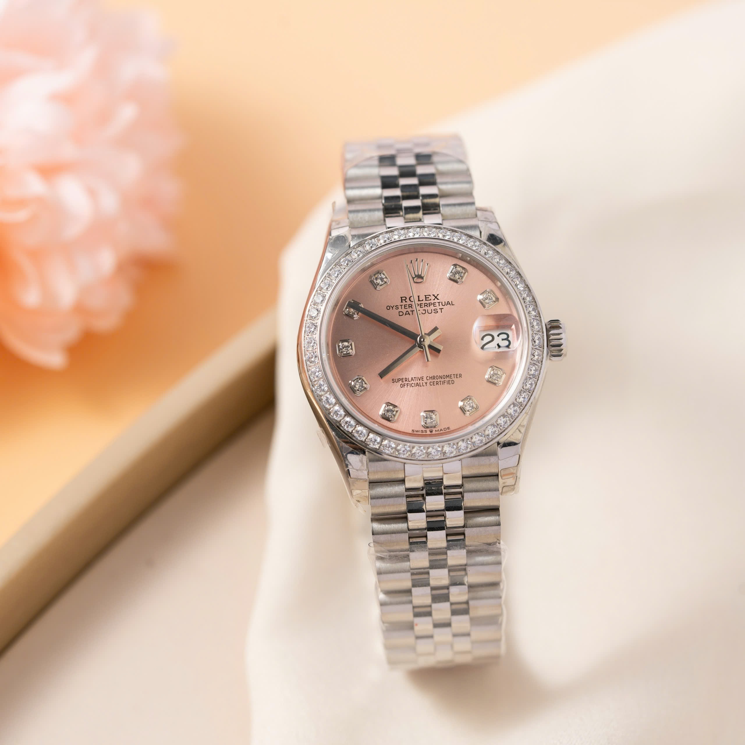 Đồng hồ Rolex DateJust Replica 11 nữ mặt hồng viền đính đá 31mm