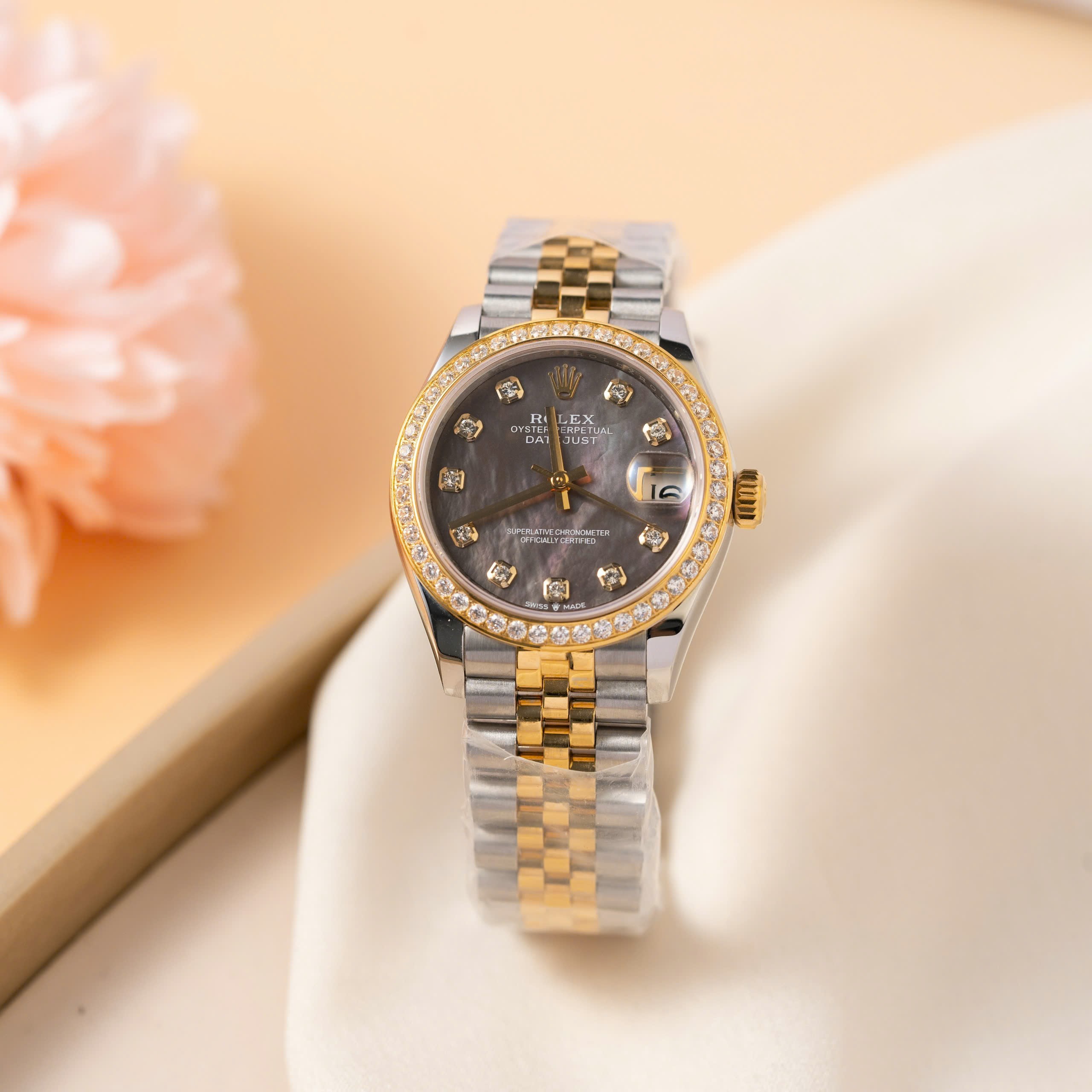 Đồng hồ Rolex DateJust Replica 11 nữ mặt khảm xà cừ tím 31mm