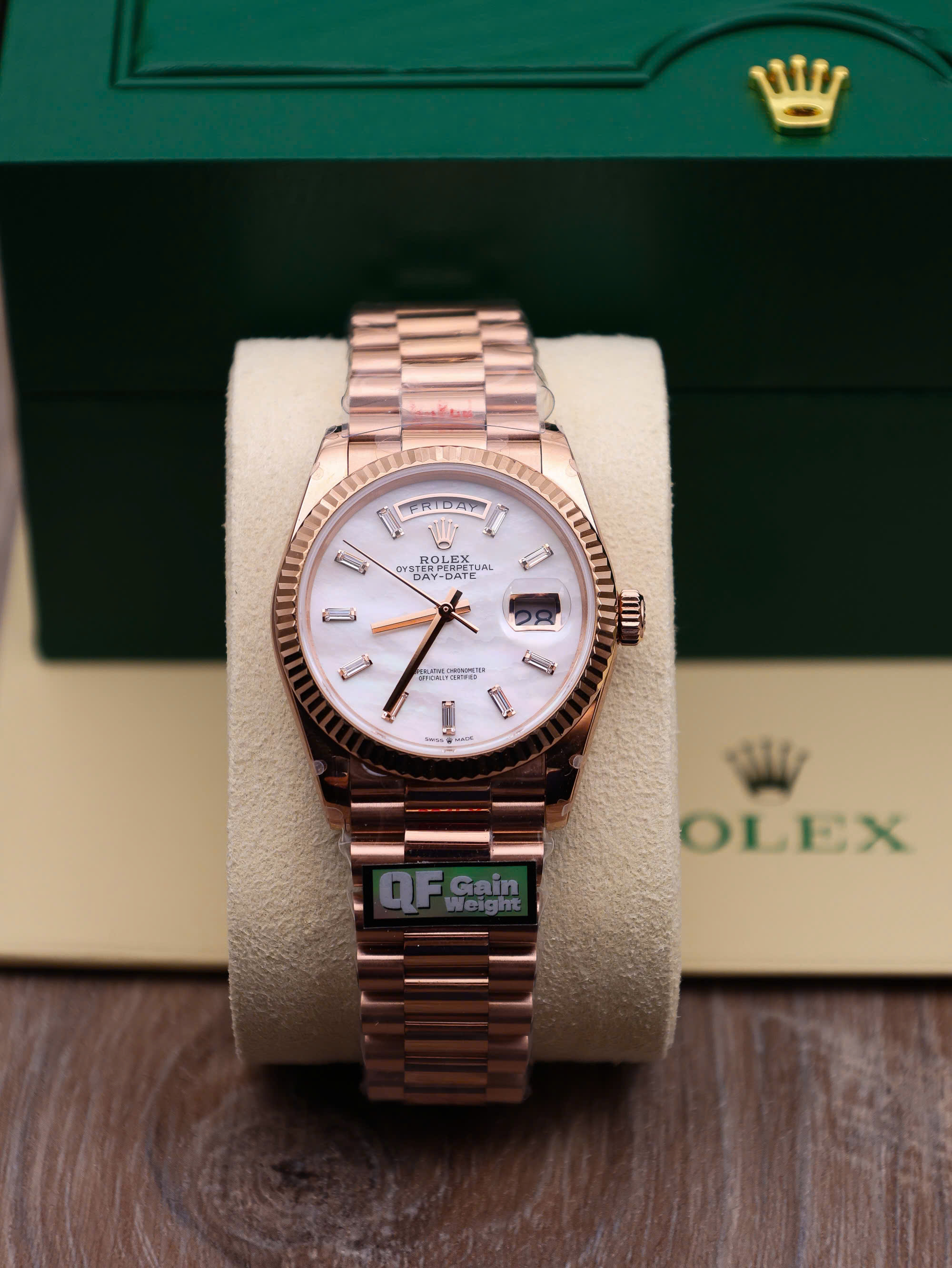 Đồng hồ Rolex Day-Date 128235 Replica 11 mặt số khảm xà cừ trọng lượng 158gram nhà máy QF 36mm