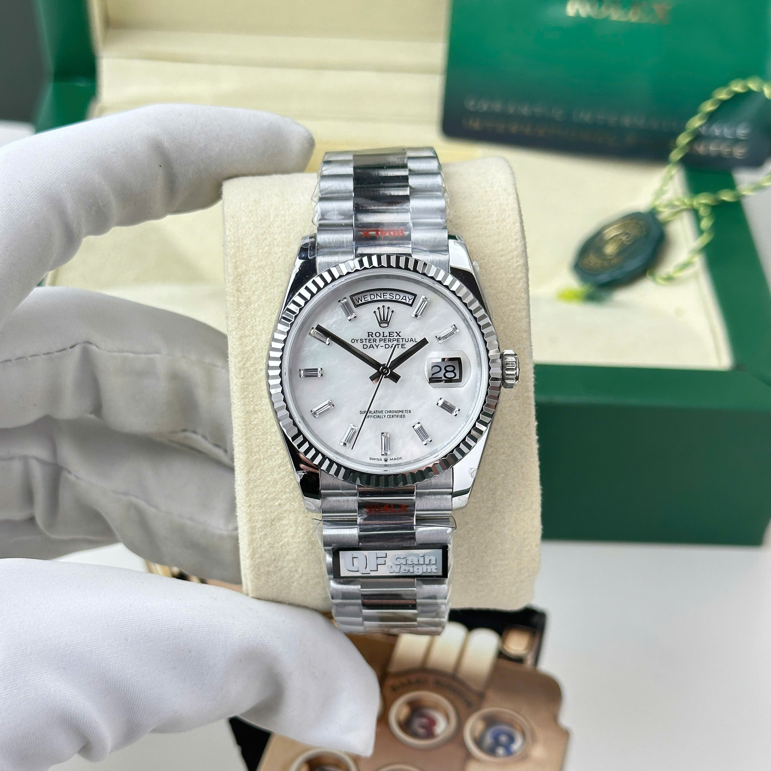 Đồng hồ Rolex Day-Date 128239 Replica 11 mặt khảm xà cừ trọng lượng 156 gram nhà máy QF 36mm