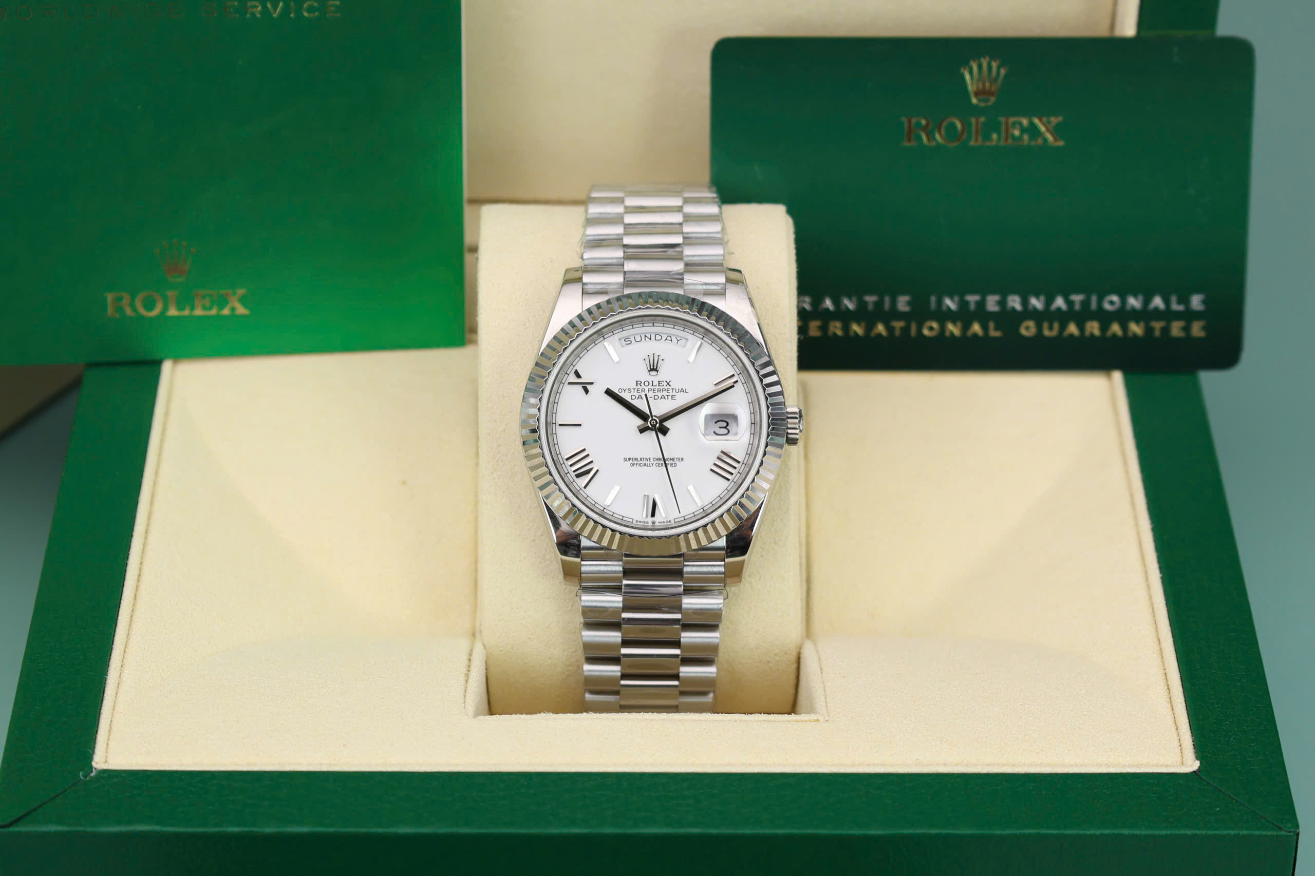 Đồng hồ Rolex Day-Date 228236 Rep 1 1 mặt trắng trọng lượng 175gram GM factory 40mm