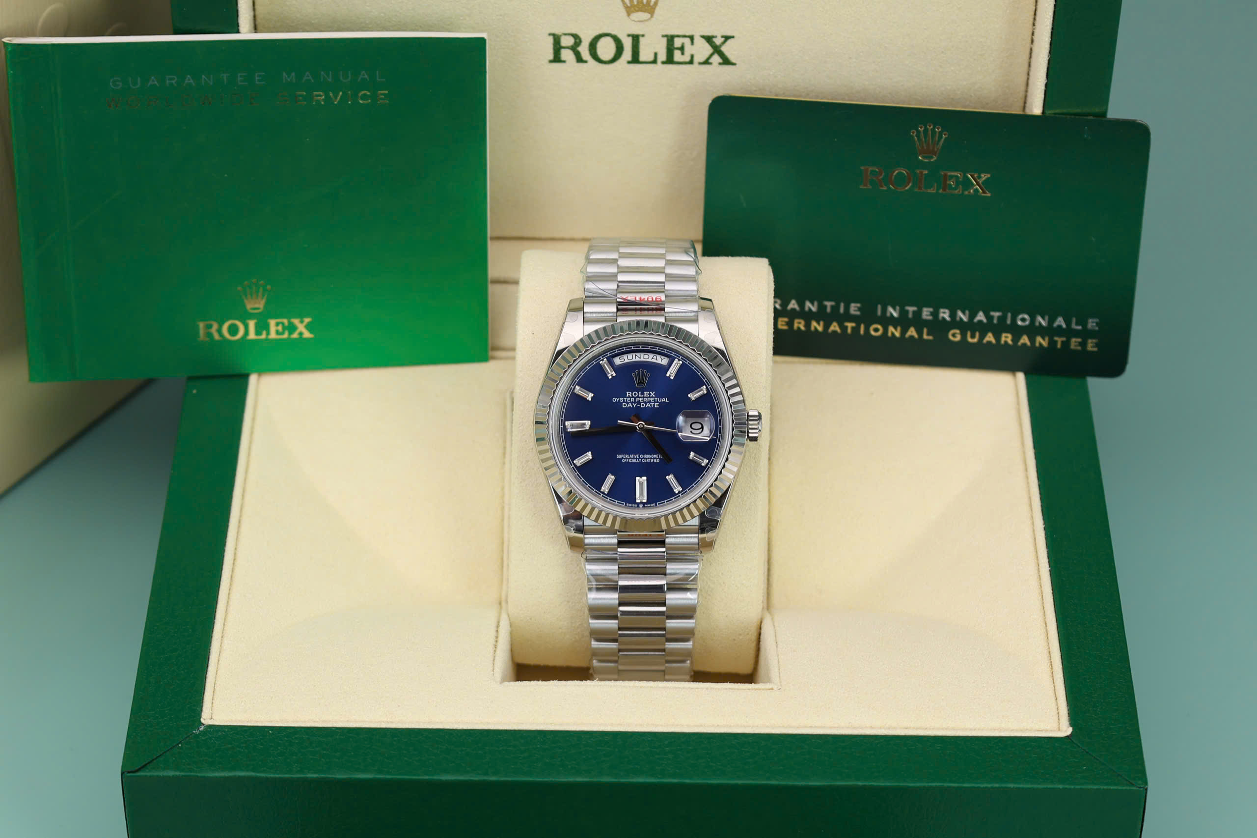 Đồng hồ Rolex Day-Date 228236 Rep 11 mặt xanh blue trọng lượng 175gram GM factory 40mm