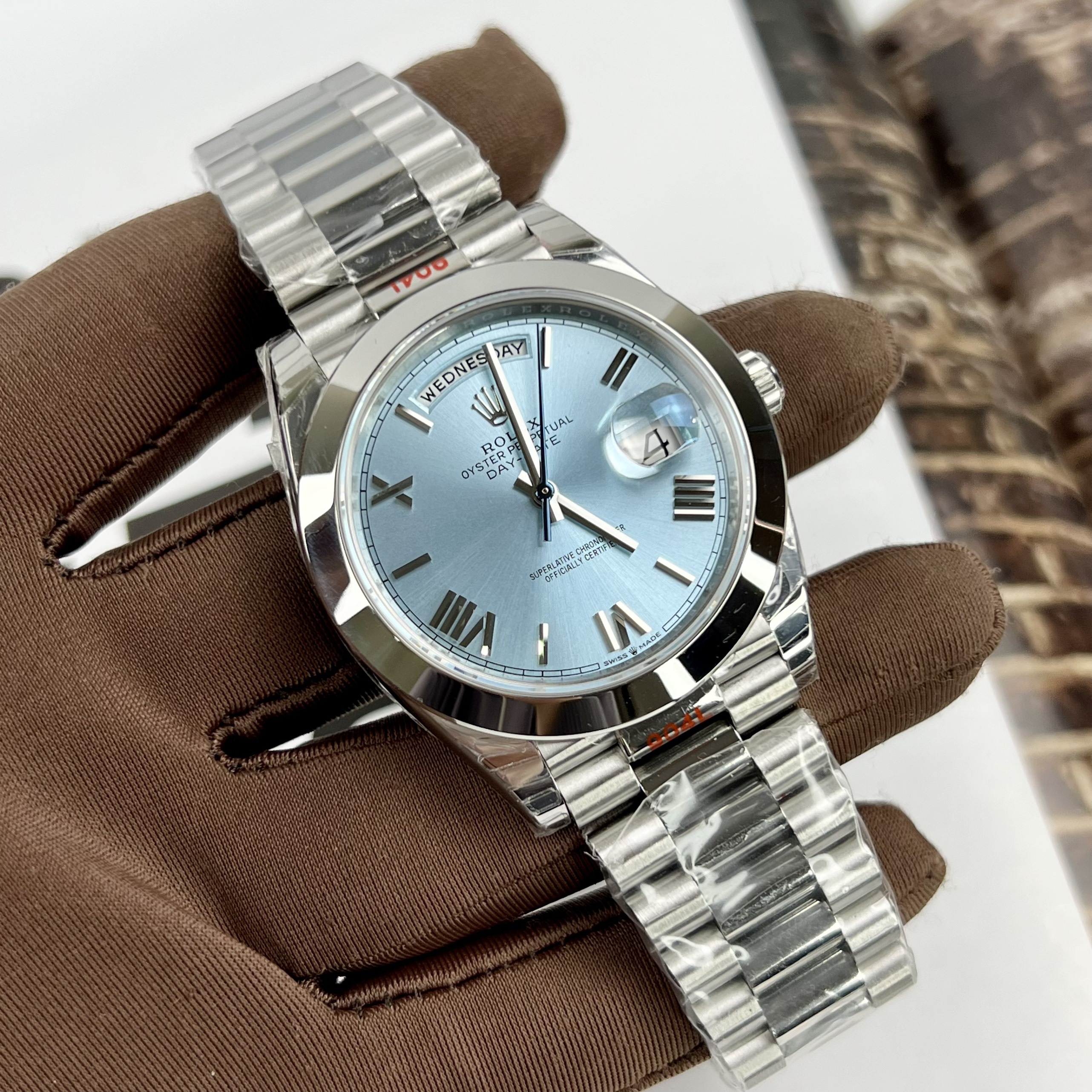 Đồng hồ Rolex Day-Date Replica 11 mặt số màu xanh băng EW Factory 40mm