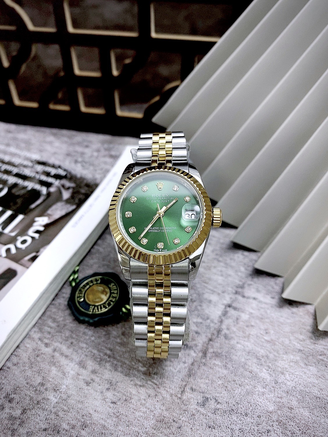 Đồng hồ Rolex giá 2 triệu Datejust nữ mặt xanh lá cây 31mm