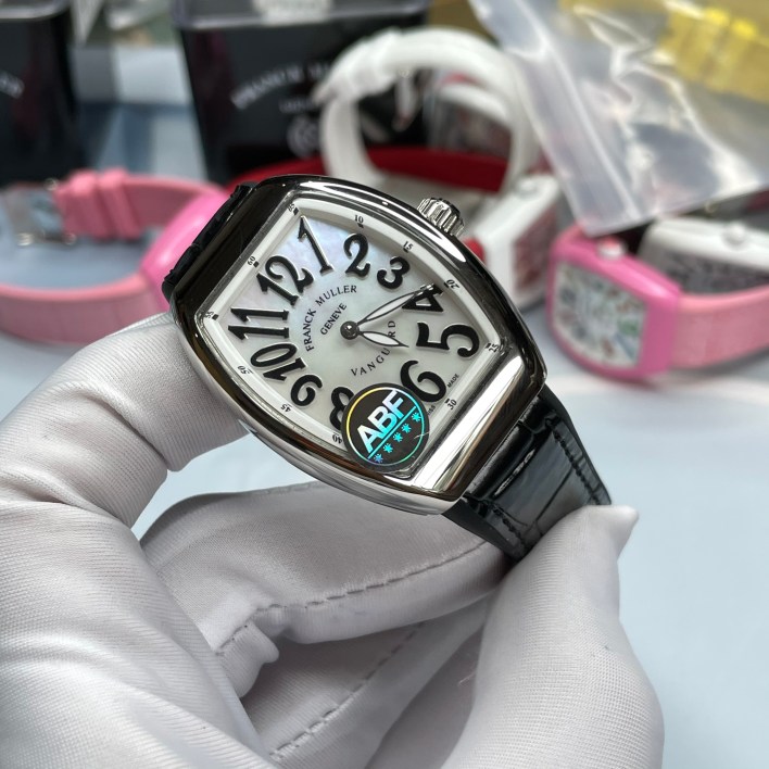 Đồng hồ nữ Franck Muller V32 đính đá dây cao su bọc da 36mm 
