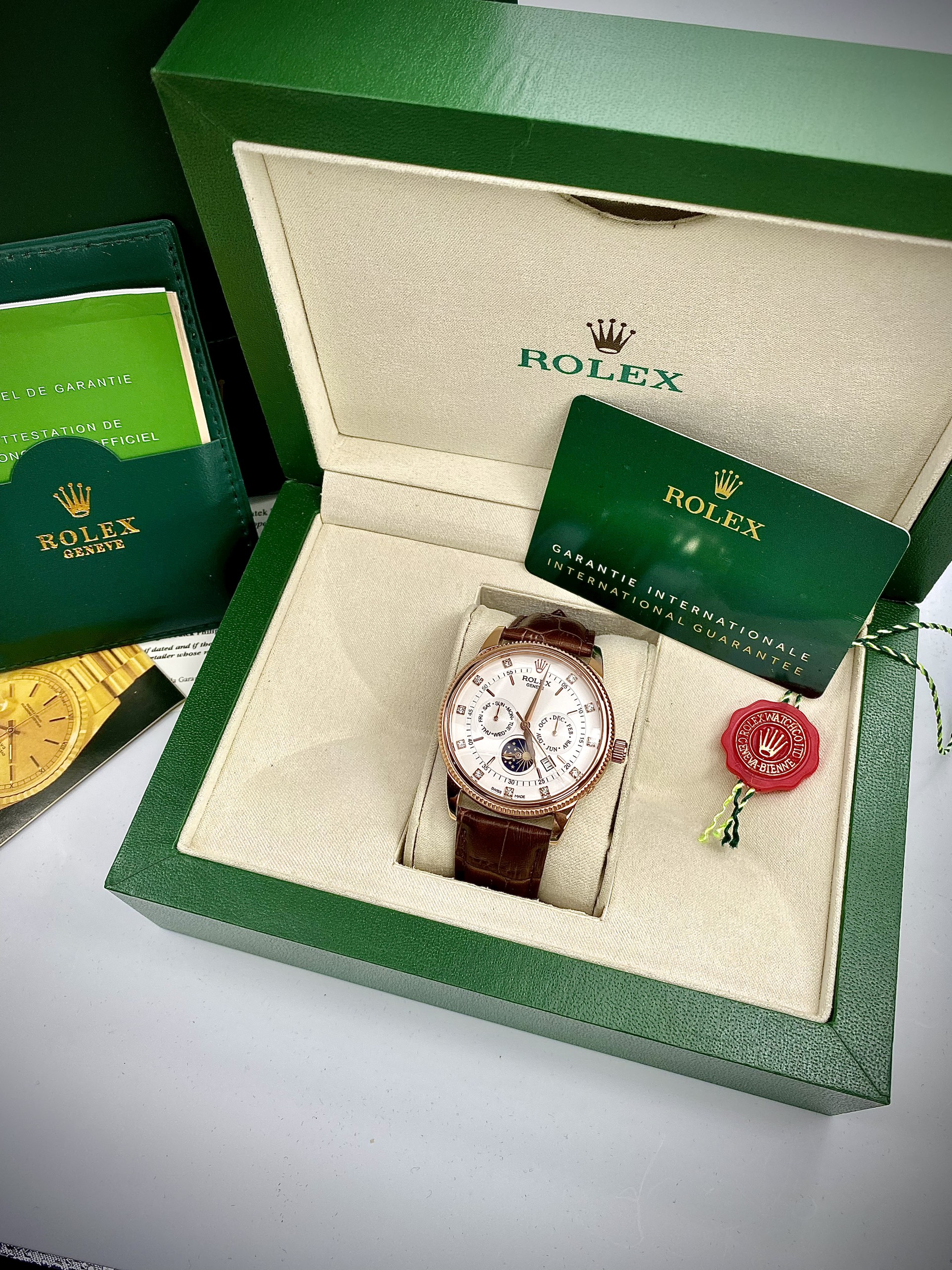 Đồng hồ Rolex Sun and Moon Super Fake Nhật dây da màu nâu 42mm
