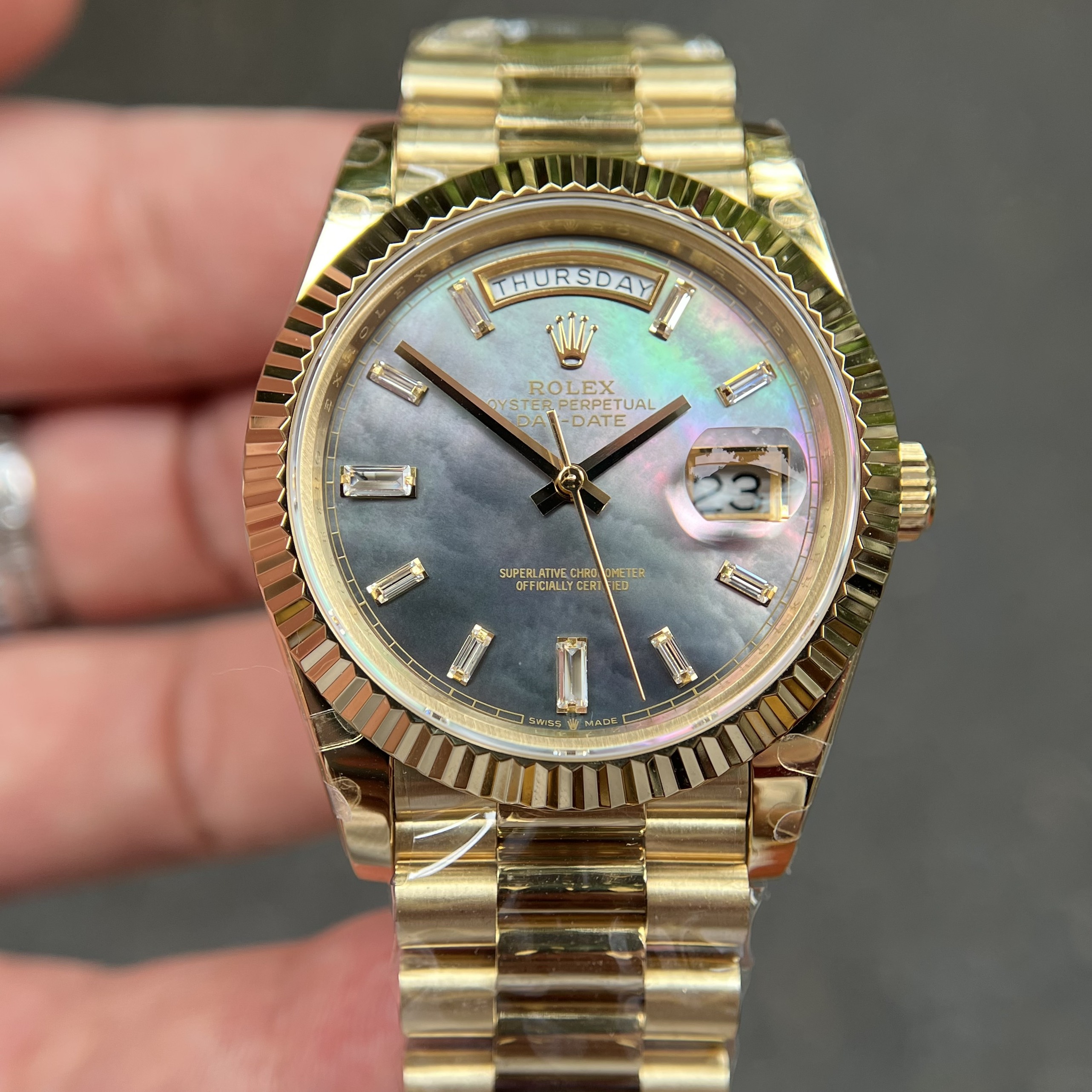 Đồng hồ Rolex Day-Date Replica cao cấp mặt xà cừ mạ vàng 18K 36/40mm