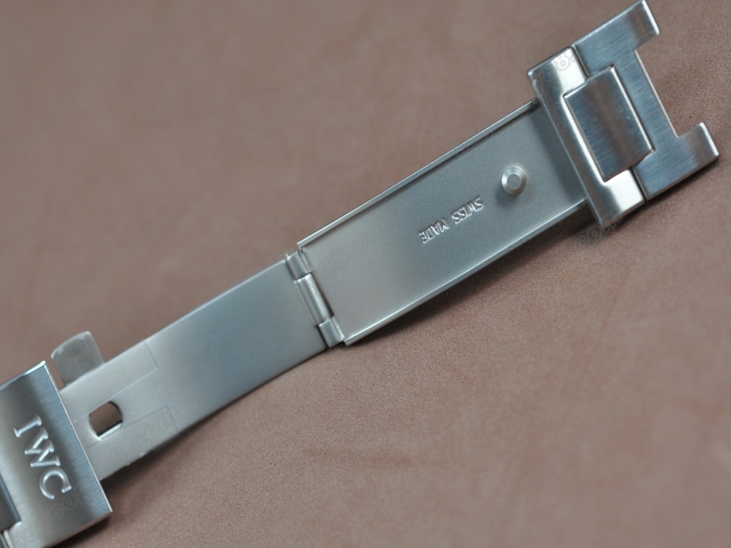 IWC【男性用】 Ingenieur Special Ed Swiss Eta 2824-2 自動機芯搭載9