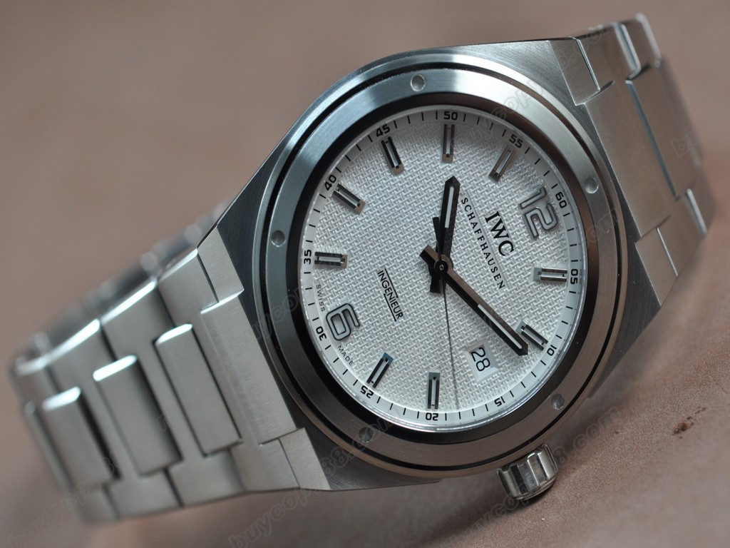 IWC【男性用】 Ingenieur Special Ed Swiss Eta 2824-2 自動機芯搭載2