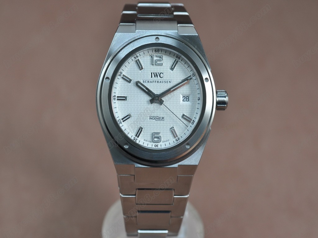 IWC【男性用】 Ingenieur Special Ed Swiss Eta 2824-2 自動機芯搭載3