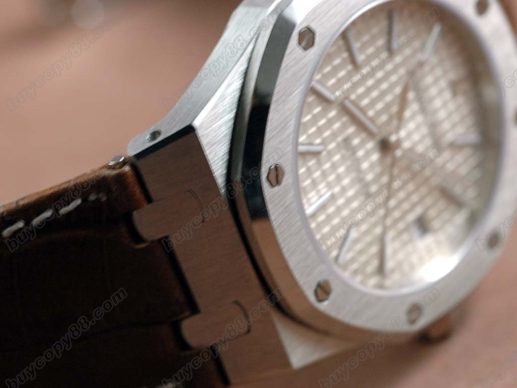 愛彼錶【男性用】 Royal Oak Jumbo 39mm SS/LE White Swiss Eta 2824自動機芯搭載　2