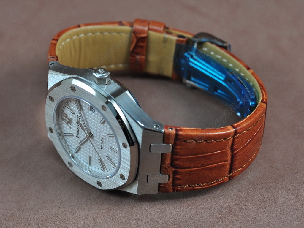 愛彼錶【男性用】Royal Oak Jumbo 39mm SS/LE White Swiss Eta 2824-2自動機芯搭載8