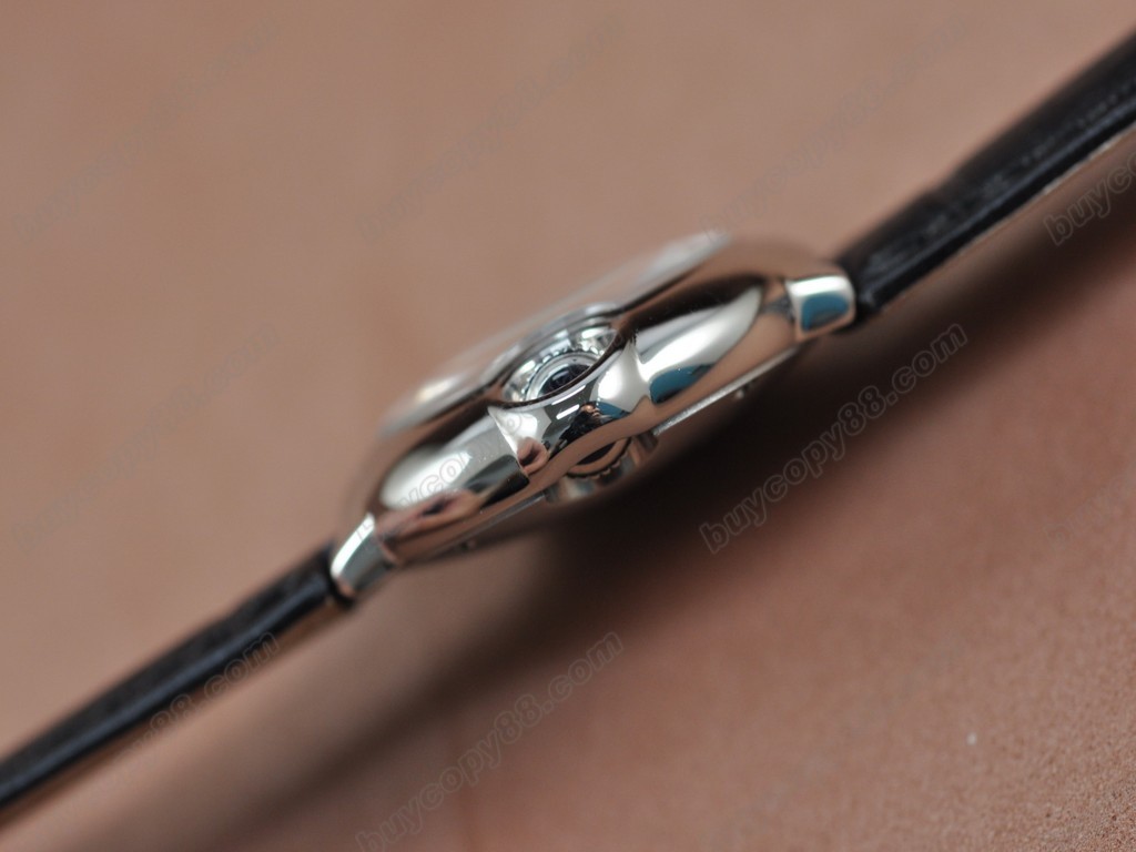 卡地亞【女性用】 Ballon Blue de Cartier Ⅱ White Swiss 石英機芯搭載 0