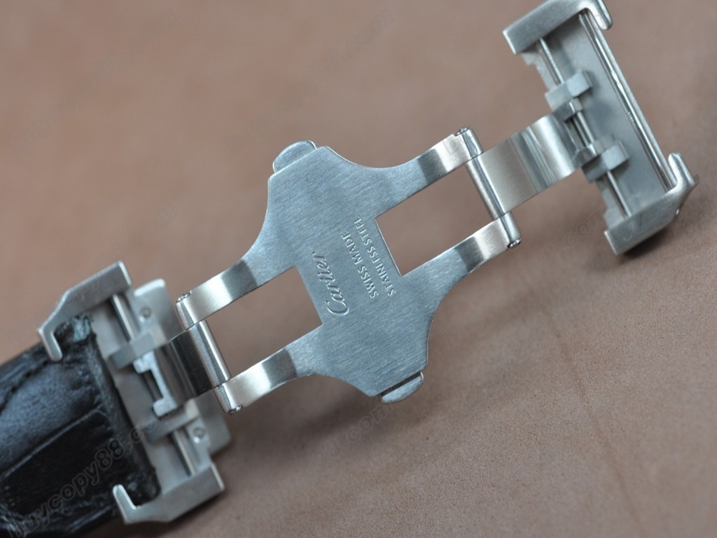 卡地亞【男性用】Santos SS/Le/White Swiss Eta 2824-2 自動機芯搭載.振頻每小時 28,800 次0