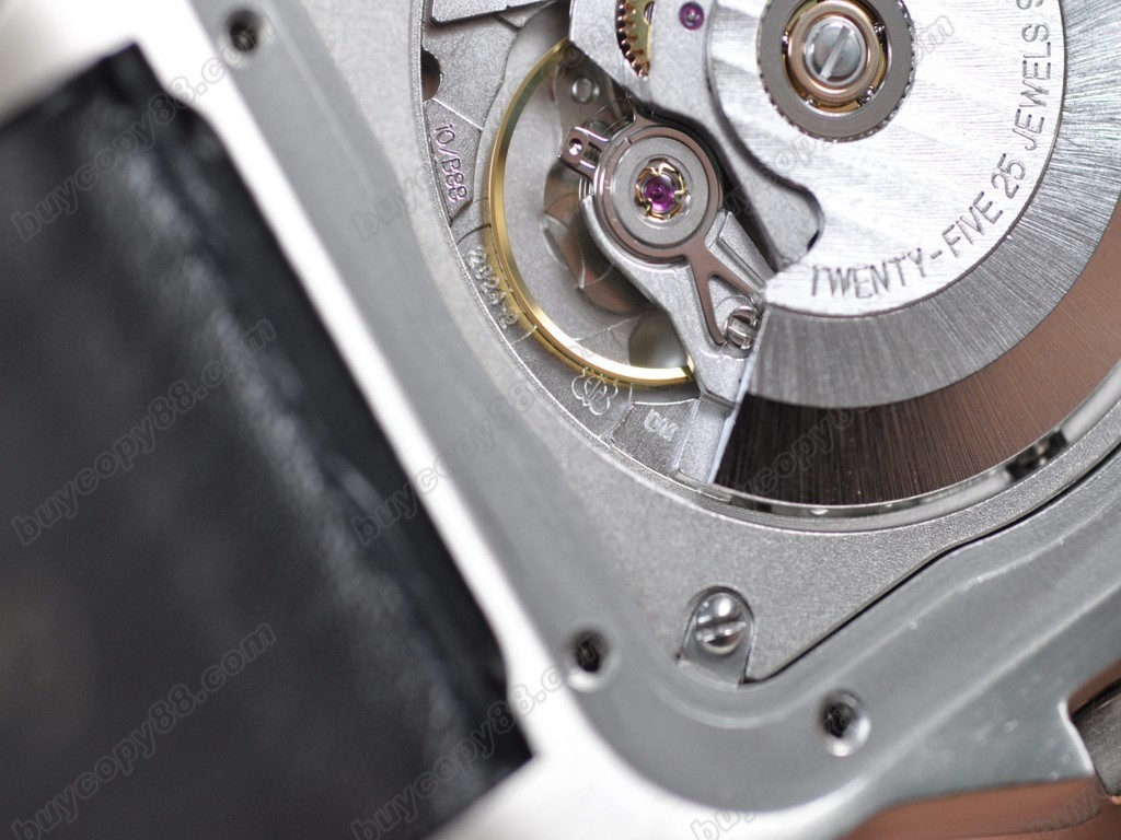 卡地亞【男性用】Santos TT/LE/White Swiss Eta 自動機芯搭載.振頻每小時 28,800 次 0