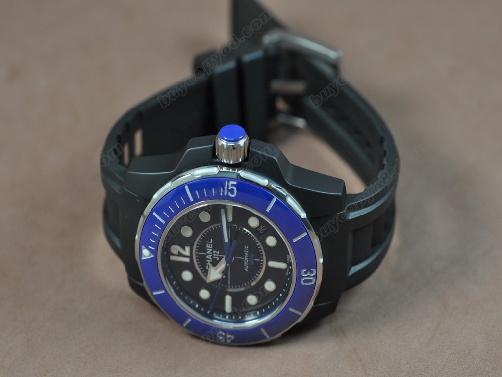 香奈兒【男性用】 J12 Black Pvd Rubber Swiss Eta 2824-2 自動機芯搭載2