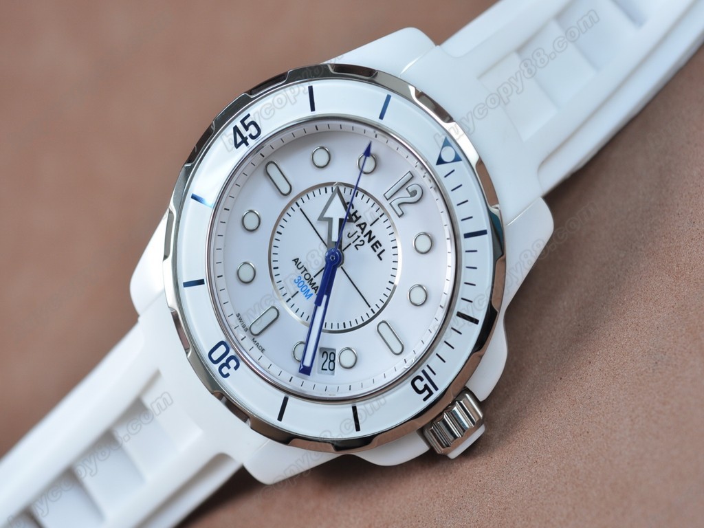 香奈兒【女性用】 J12 34.5mm White Ceramic RU/White Swiss Ronda 石英機芯搭載2