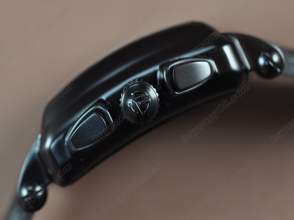 法蘭克穆勒【男性用】 Black King Conquistador PVD/RU Black dial A-7750自動機芯搭載.振頻每小時 28,800 次7