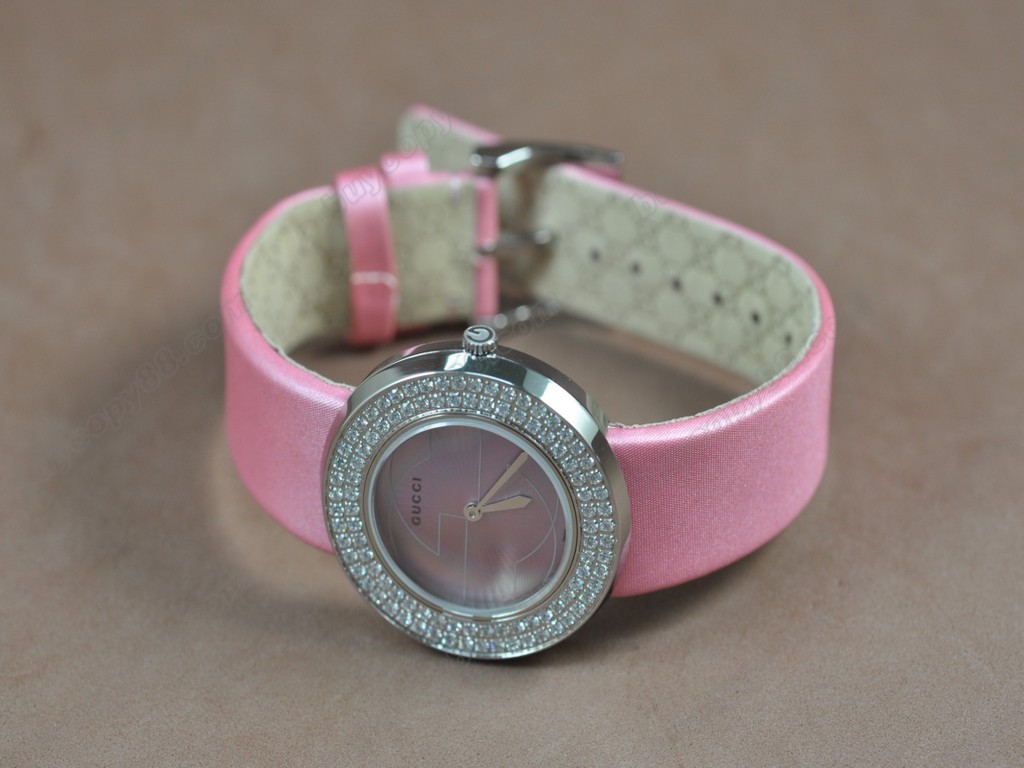 古馳 【女性用】 U Play Mid size SS/LE Pearl pink dial Japanese  石英機芯搭載6