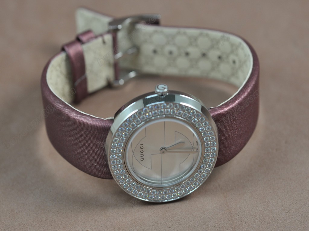 古馳 【女性用】U Play Mid size SS/LE Silver dial Jap 石英機芯搭載5