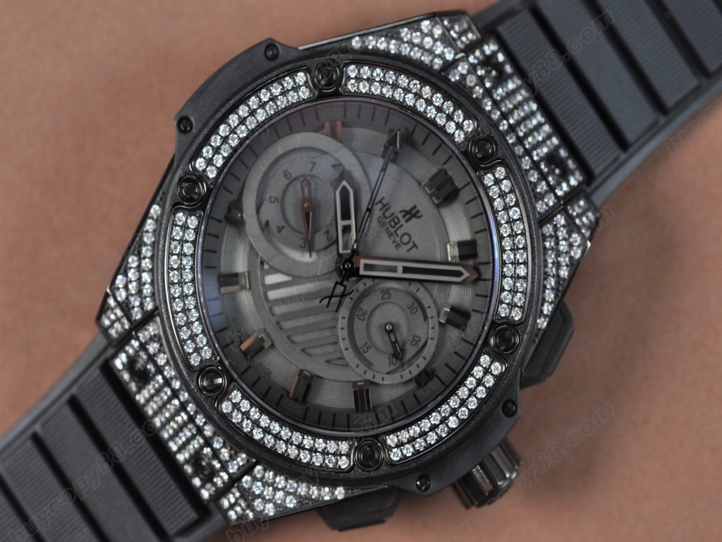 御博 【男性用】 Big Bang King Power PVD/RU/Diam Black Asia 7750 自動機芯搭載.振頻每小時 28,800 次2