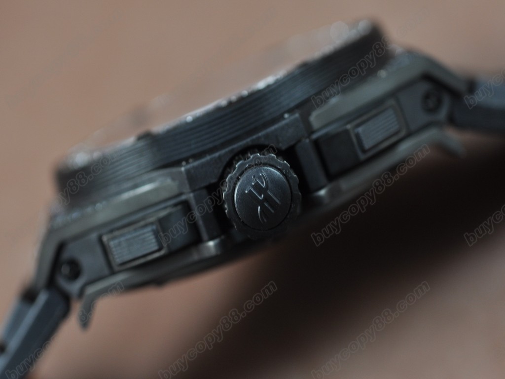 御博 【男性用】 Big Bang King Power PVD/RU/Diam Black Asia 7750 自動機芯搭載.振頻每小時 28,800 次6