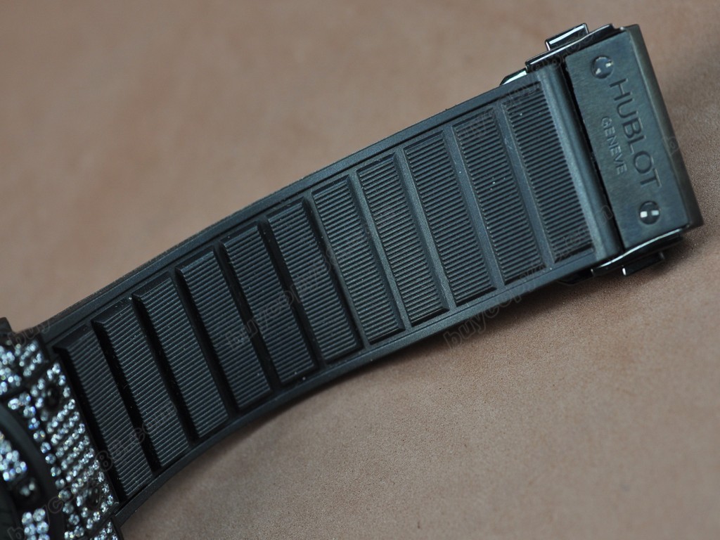 御博 【男性用】 Big Bang King Power PVD/RU/Diam Black Asia 7750 自動機芯搭載.振頻每小時 28,800 次7