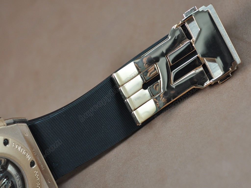 御博 【男性用】 Big Bang King Power RG/RU Red Asia 7750 自動機芯搭載.振頻每小時 28,800 次 7