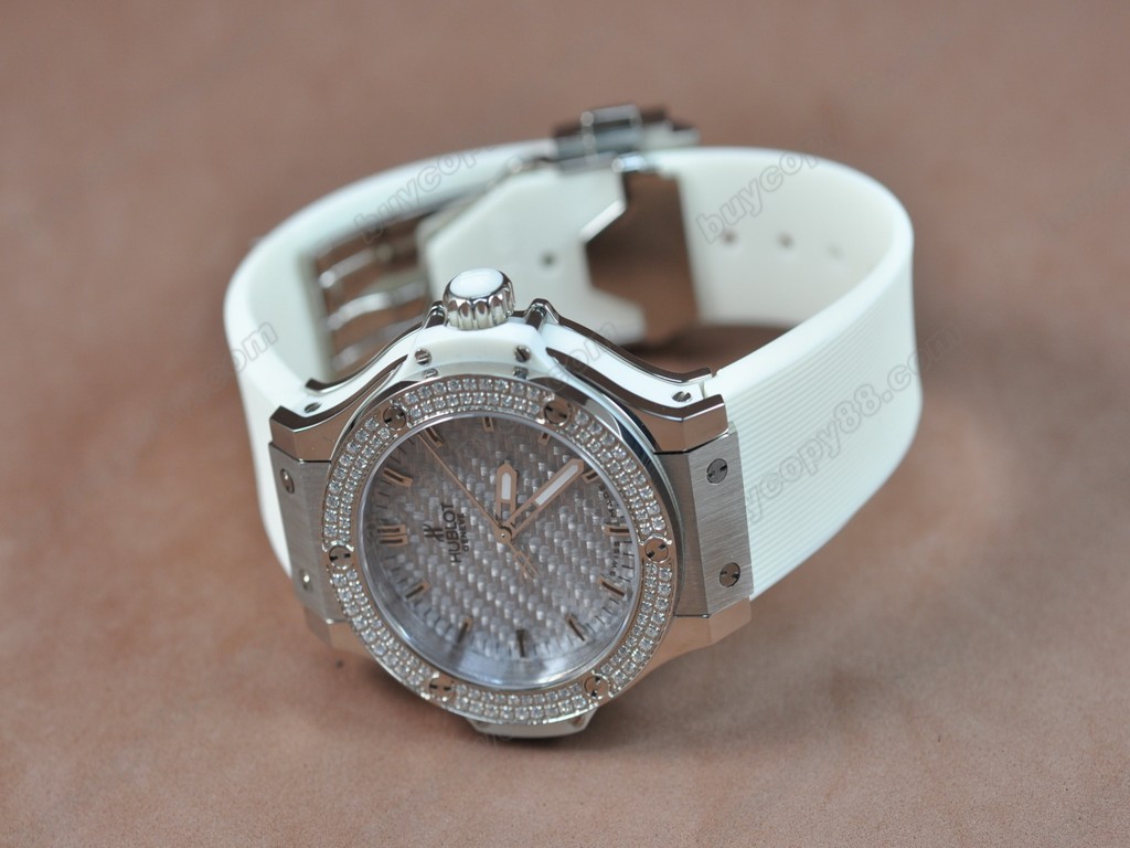 御博 【男性用】 Big Bang 38mm SS/RU Diam Bez Carbon Fibre White Dial Swiss 石英機芯搭載2