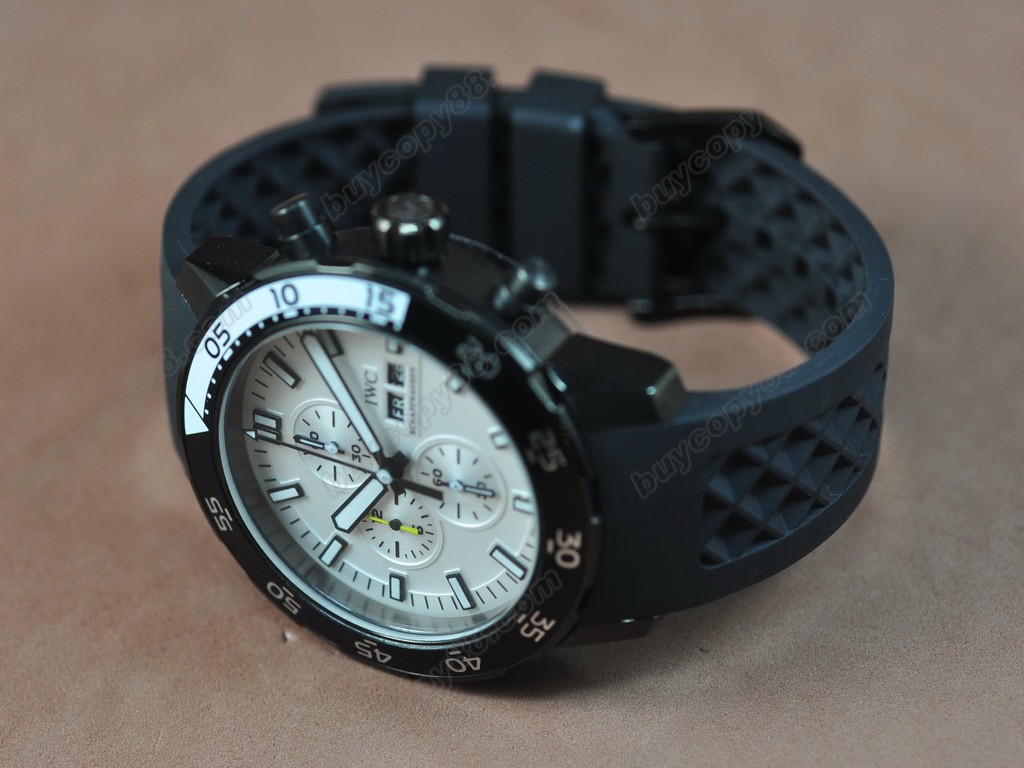 IWC【男性用】 Aquatimer Pvd/White Japan OS 20石英機芯搭載5