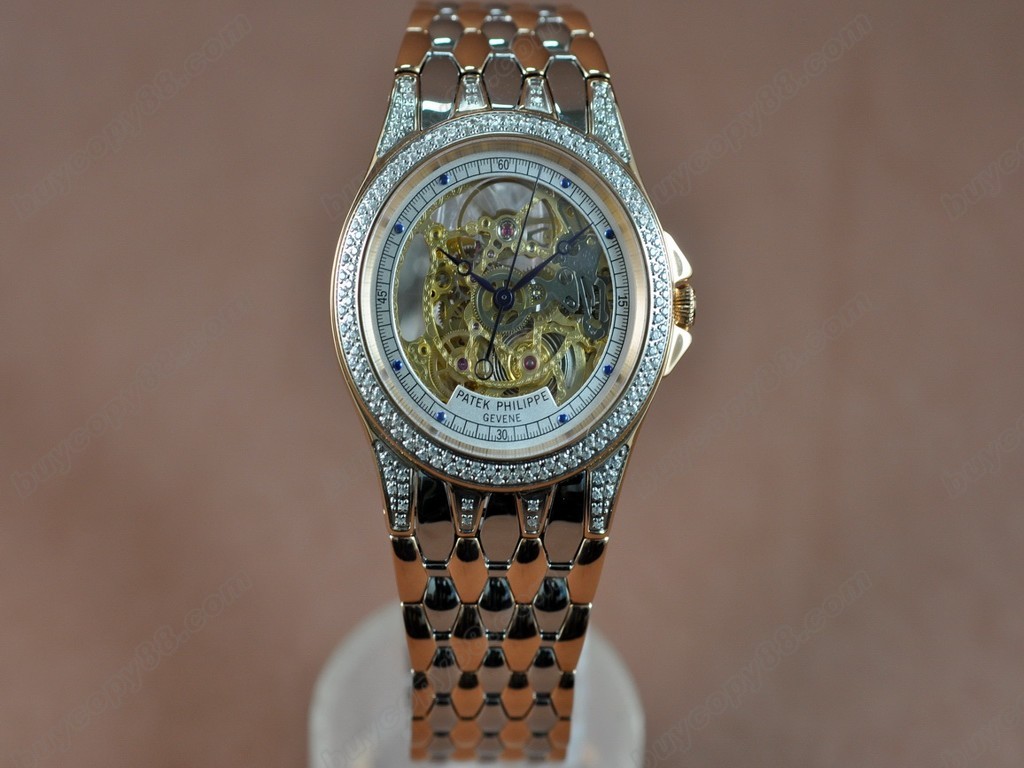 百達翡麗【男性用】Calastrava Dia/TT/White Swiss Eta 2824-2 自動機芯搭載. 振頻每小時 28,800 次0