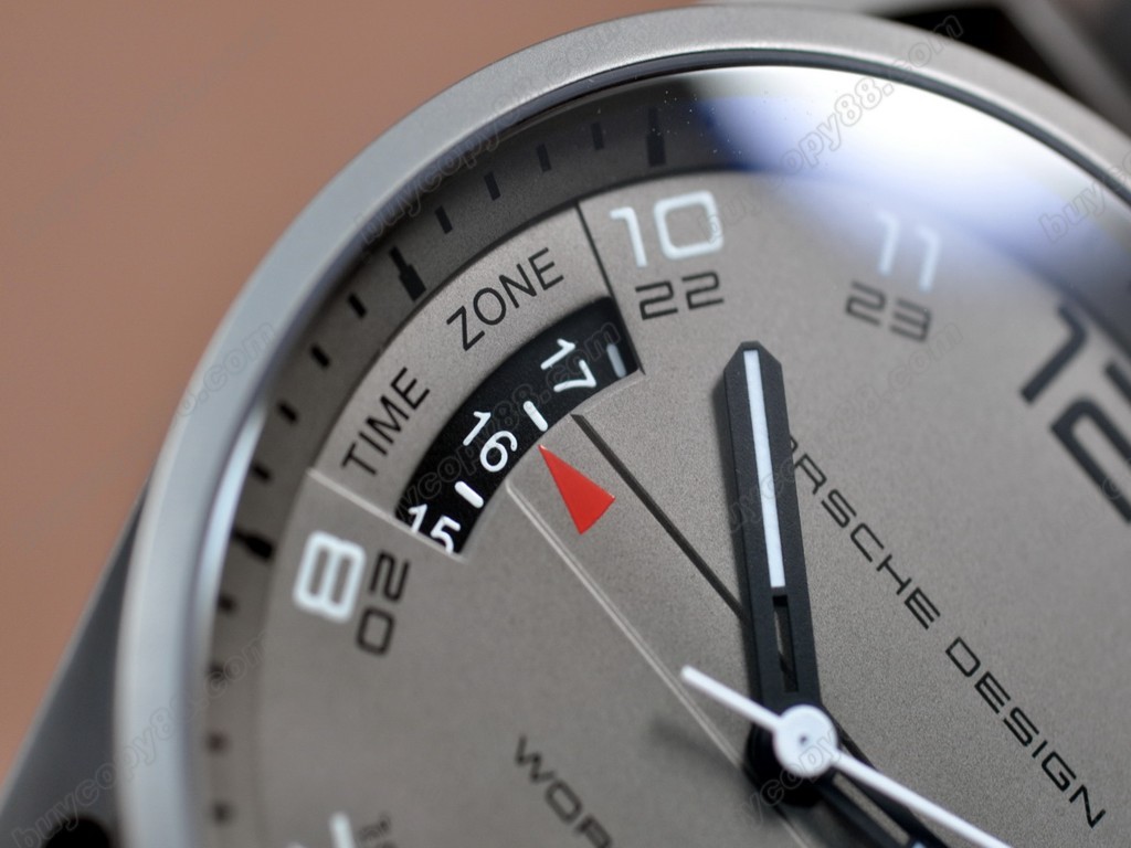 保時捷【男性用】 Performance P6750 Worldtimer Ti Grey dial on Rubber strapAsia 7750 自動機芯搭載． 振頻每小時 28,800 次4