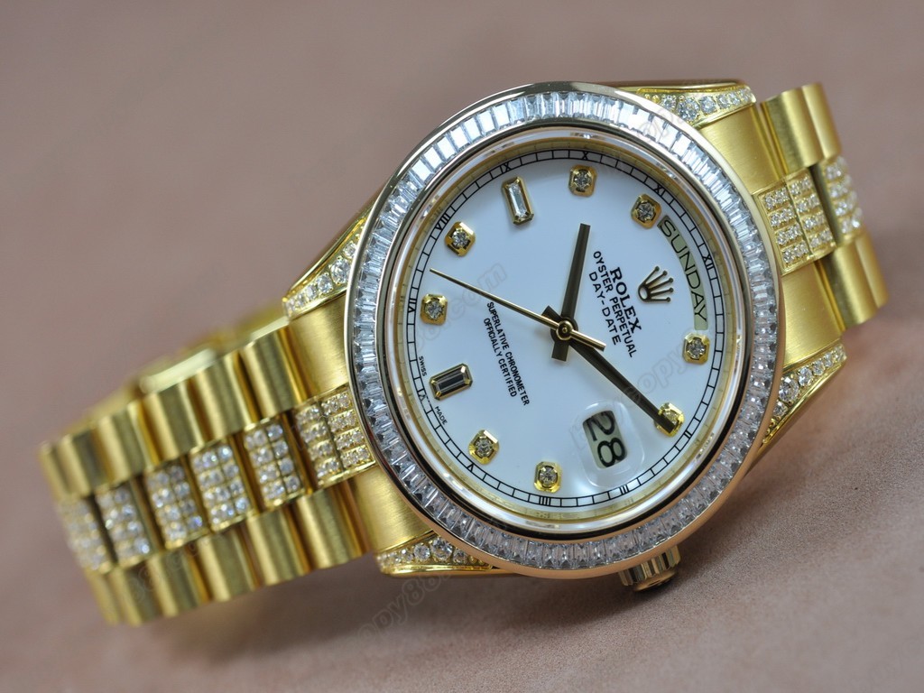 勞力士【男性用】DateDay 41mm Full YG Diamond White Dial A-2836-2 自動機芯搭載4