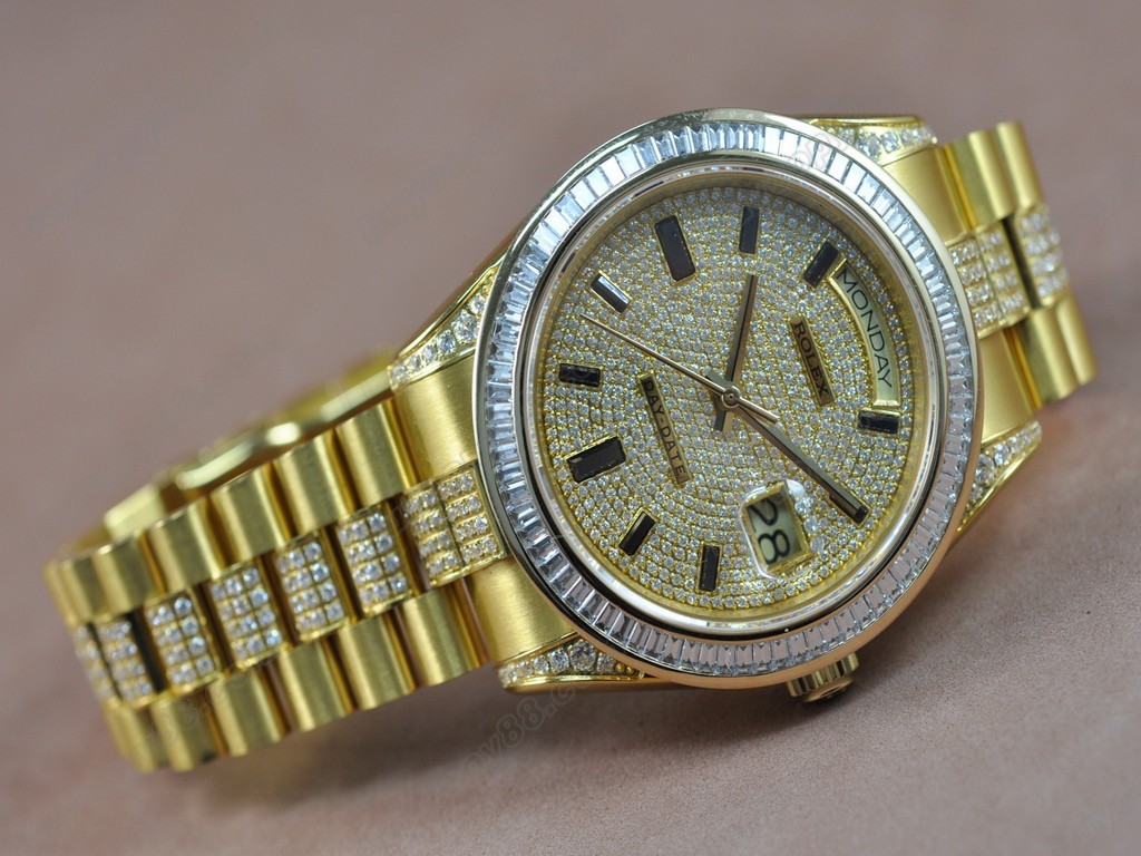 勞力士【男性用】 DateDay 41mm Full RG Diamonds White Dial A-2836-2 自動機芯搭載1