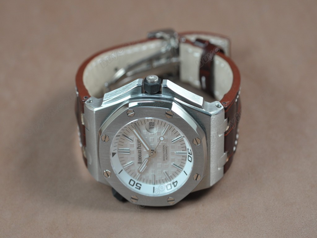 愛彼錶【男性用】Royal Oak Offshore SS/LE White Asia Eta 2836-2 自動機芯搭載9