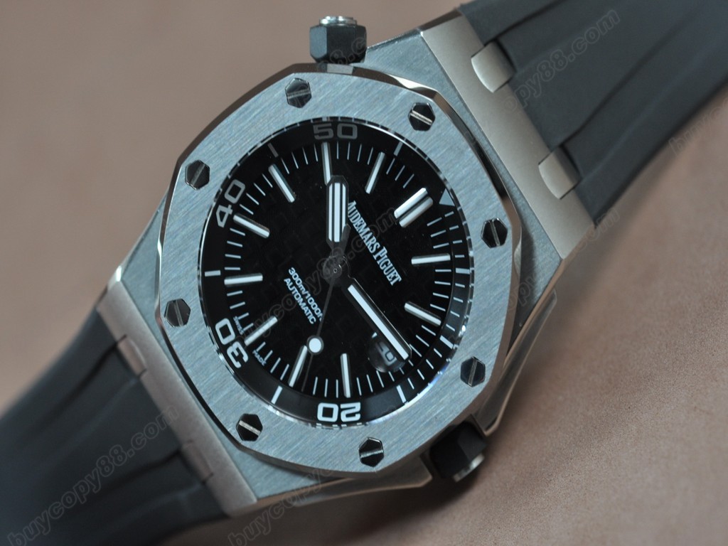 愛彼錶【男性用】Royal Oak Offshore SS/RU Black dial Asia Eta 2836-2 自動機芯搭載2