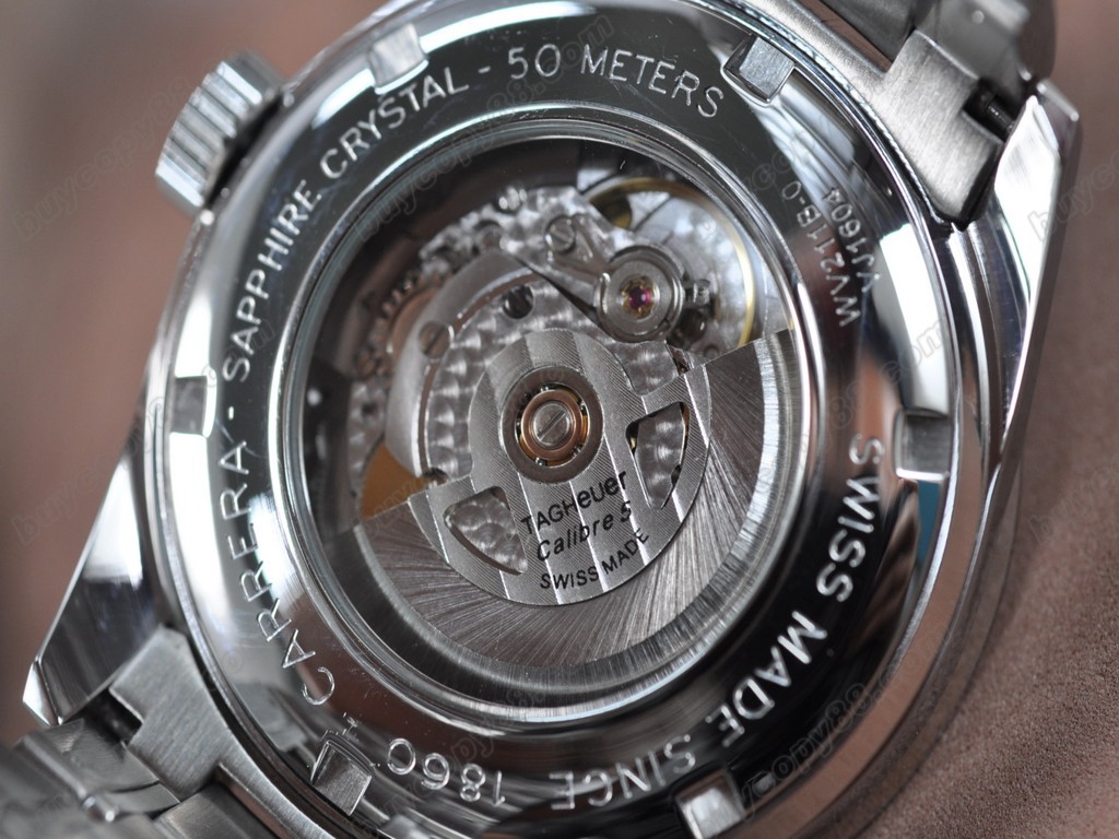 豪雅【男性用】 Carrera SS Swiss Eta 2824-2 自動機芯搭載．振頻每小時 28,800 次1