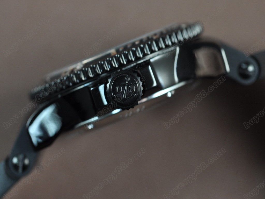 雅典錶 【男性用】 Maxi Marine Diver PVD/RU Black Ocean Asia 23J PR自動機芯搭載3