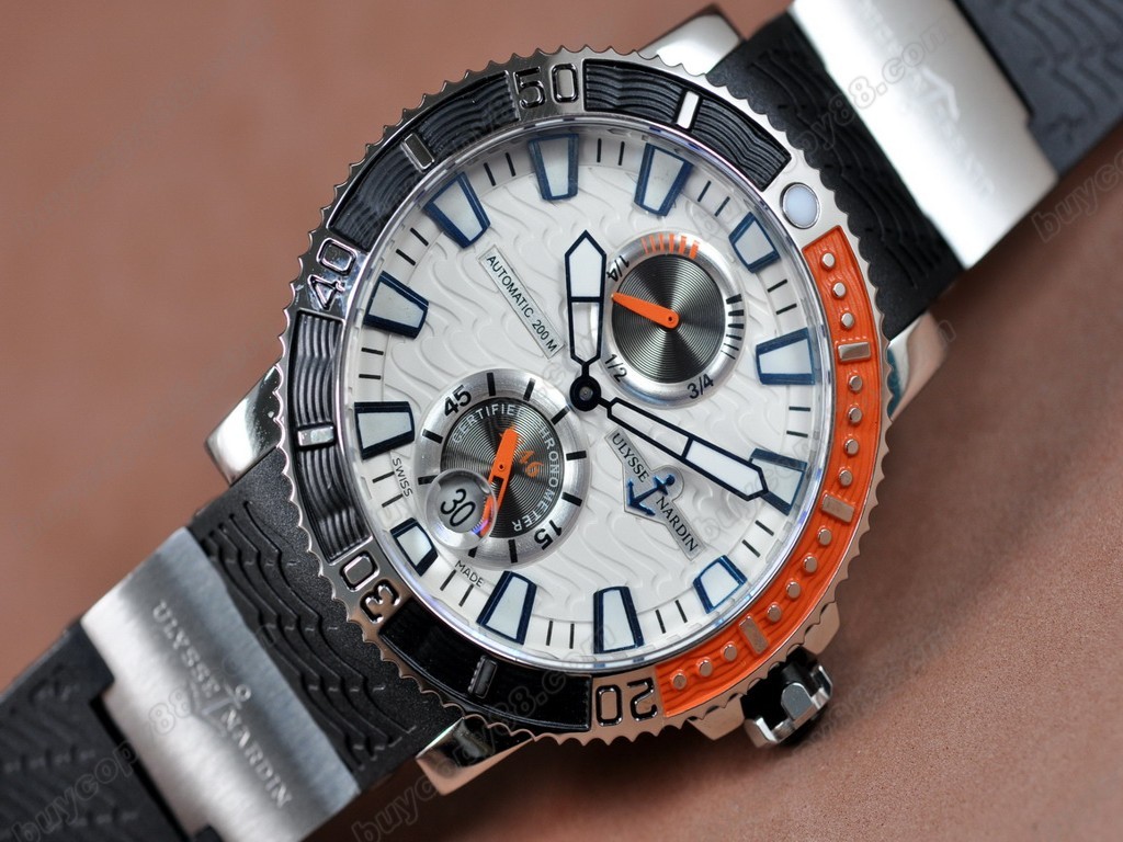 雅典錶【男性用】 Maxi Marine Diver SS/RU Silver Surf A-23J自動機芯搭載2