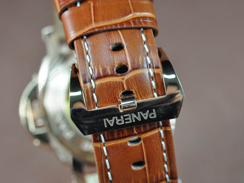 沛納海【男性用】Luminor Automatic GMT White Dial 自動機芯搭載3