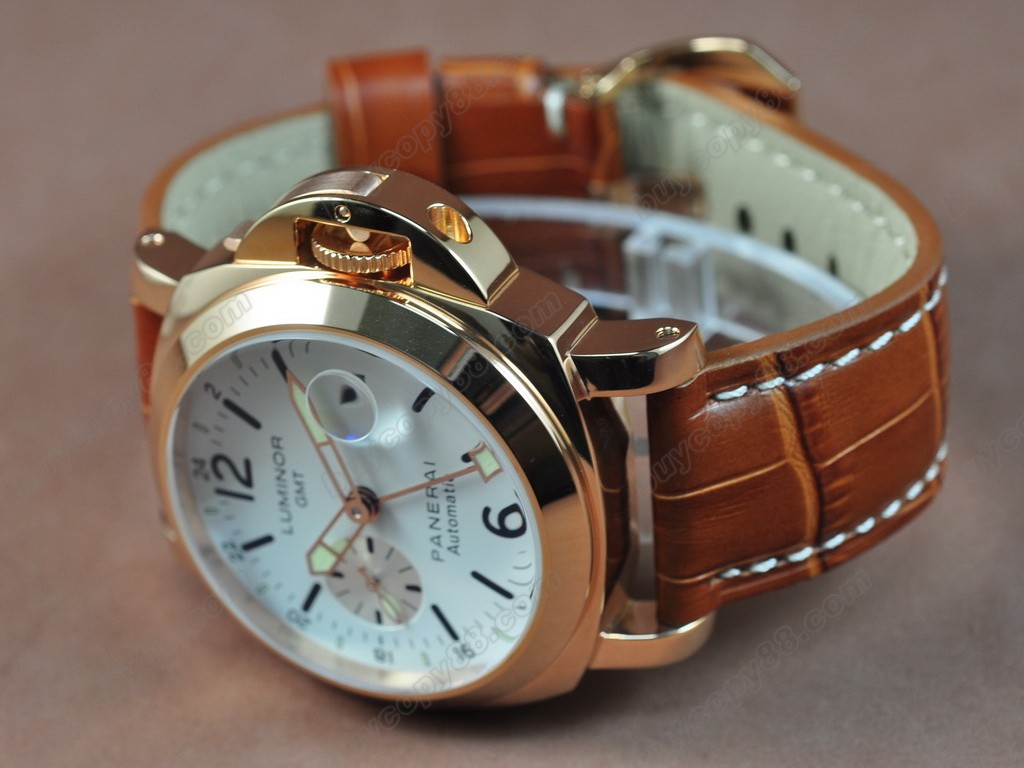 沛納海【男性用】Luminor Automatic GMT White Dial 自動機芯搭載4