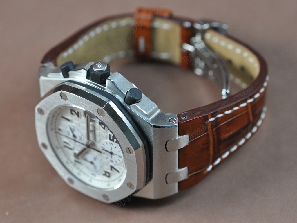 愛彼錶【男性用】Royal Oak Chronograph SS/LE Safari Wht Asia7750自動機芯搭載2