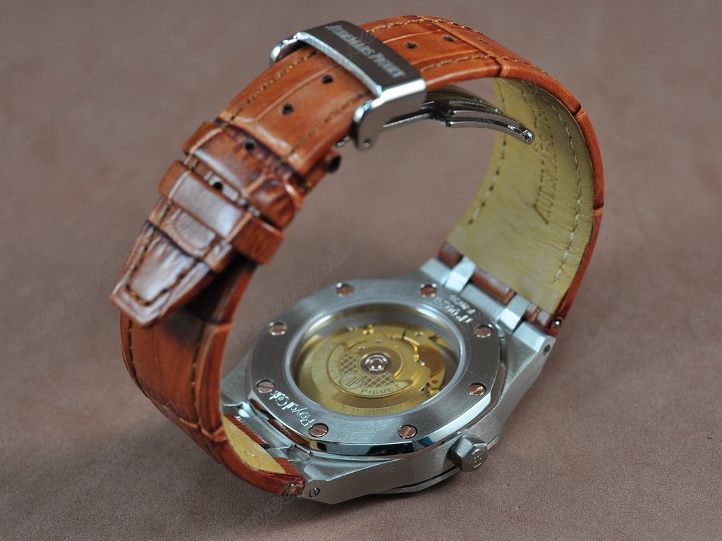 愛彼錶【男性用】Royal Oak Jumbo 39mm SS/LE White Swiss Eta 2824-2自動機芯搭載3